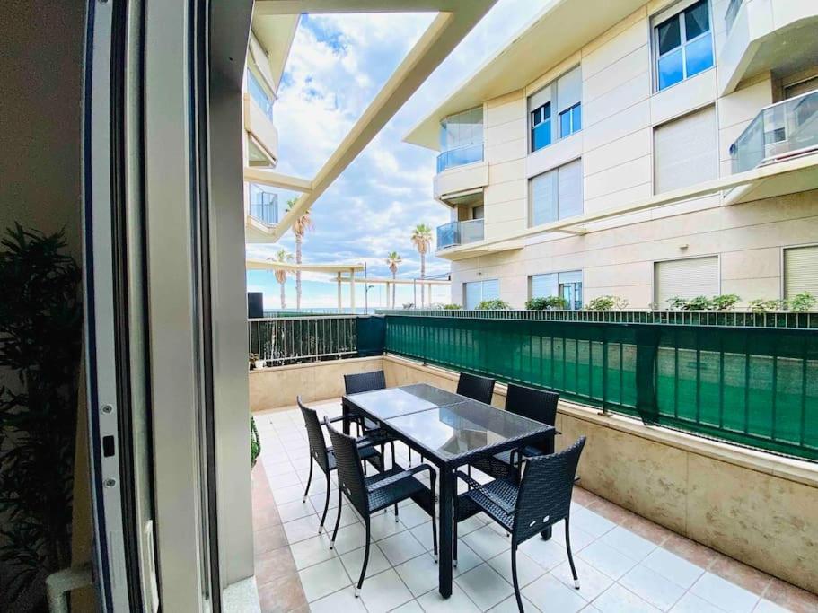 Stylish With Terrace On The Beachfrom Appartement
