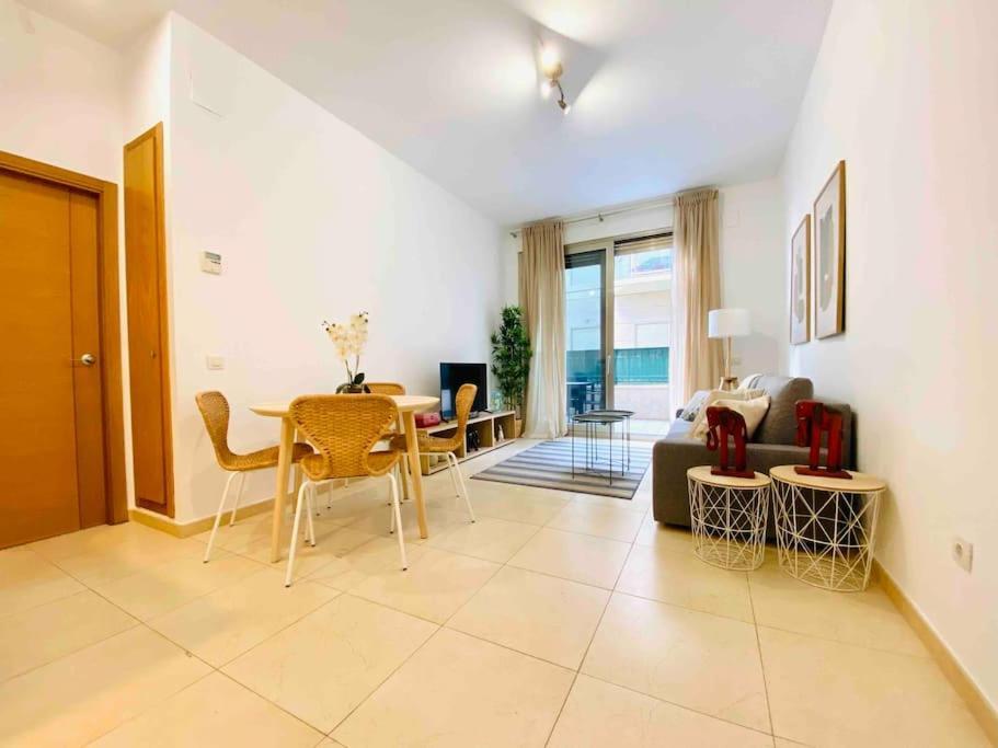 Stylish With Terrace On The Beachfrom Appartement